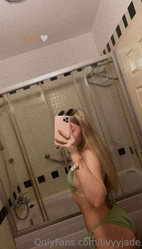 Hey guys🙈 dm me if you want to see the videos I took on holi..