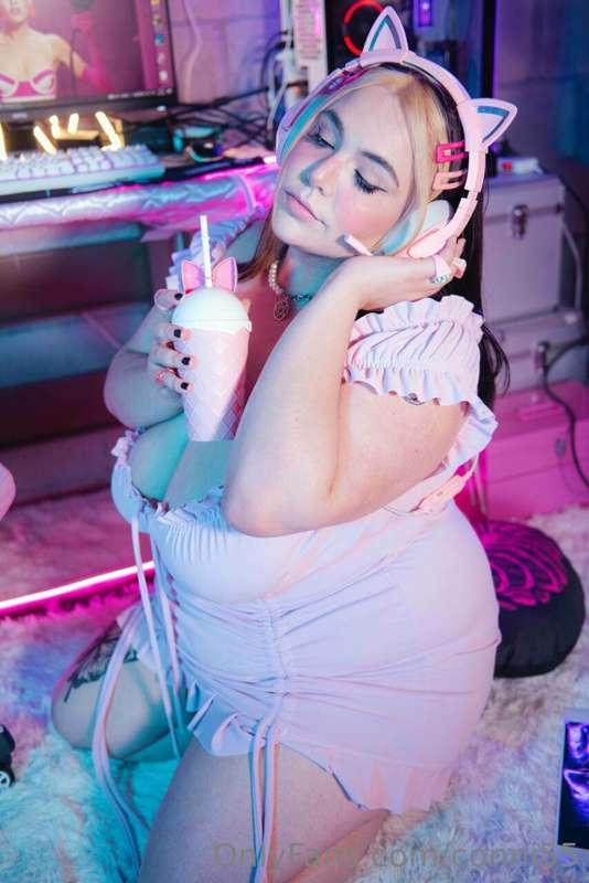 ## Would you date a big girl? ##  
🔮@mistressvip 🔮uncensored..