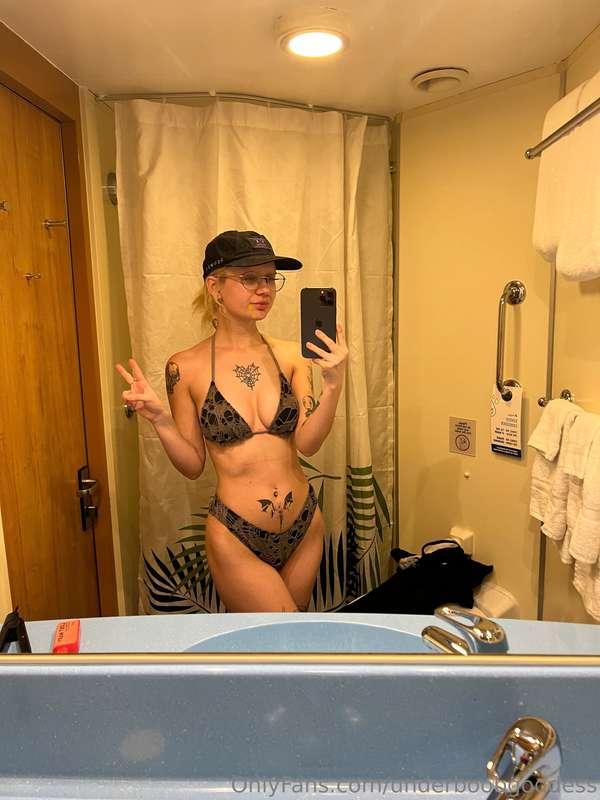 i wanna go back on a cruise :(