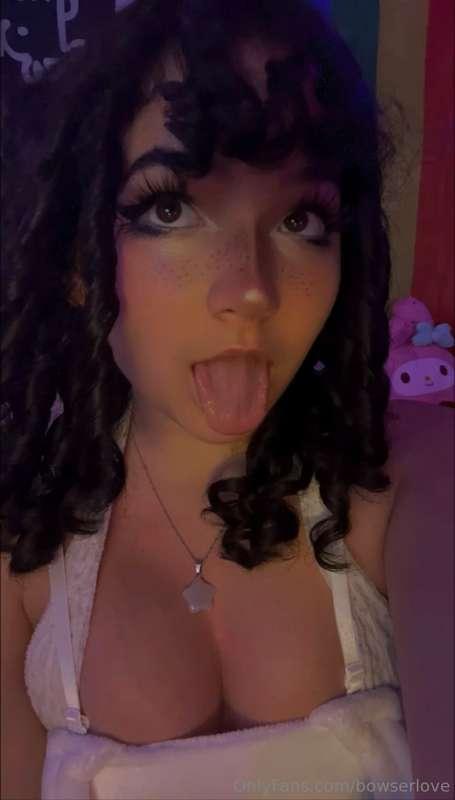 do I have a pretty cum face ? 😋💦