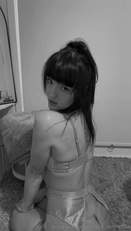 Nine and a half minutes of pure sexiness 💋💋Be sure to check ..