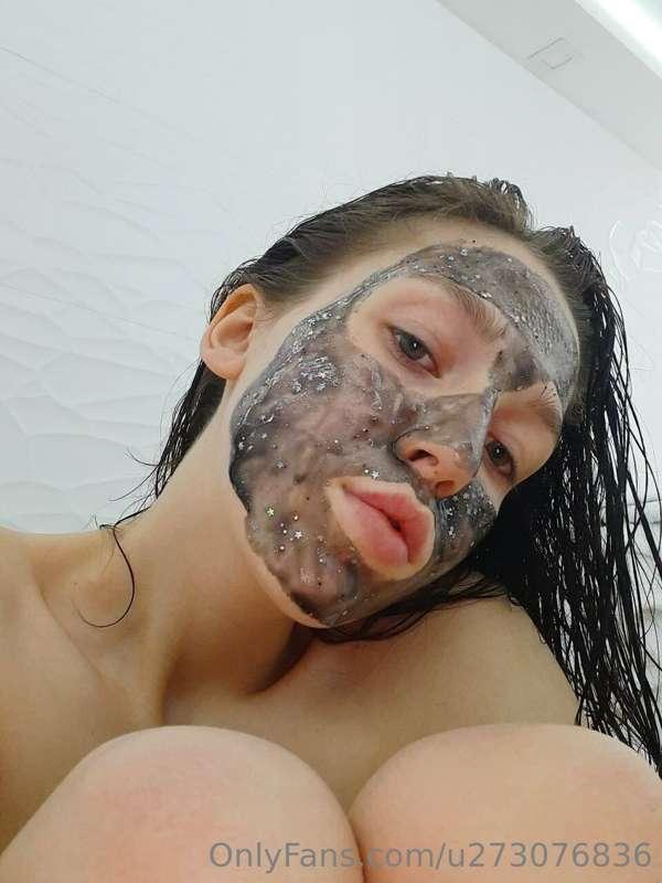 How do you like more? With make up or nature beauty?