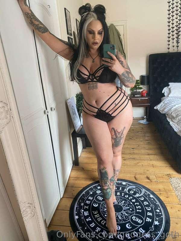 Aren't you going to open my pussy daddy? 🥵