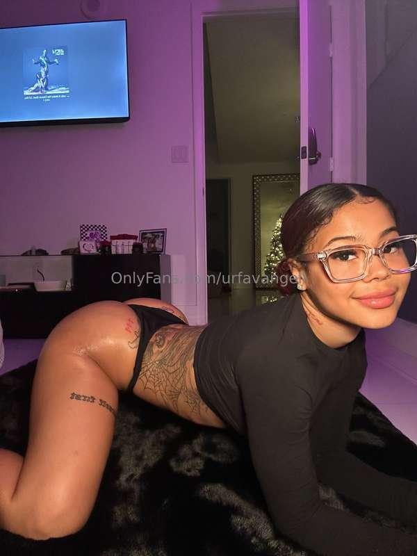 Nerdy slut 😈😈