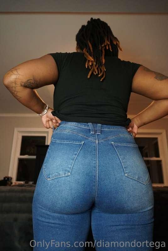 Back to shooting customs!!! 
$3 per minute 10 minute minimum..