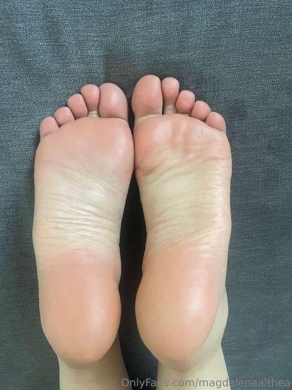 Sexy and clean feet 🥰😃😋