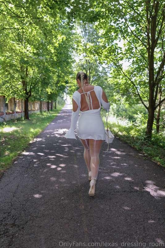 Hmmm, would you tell this pantyhose is actually white colore..