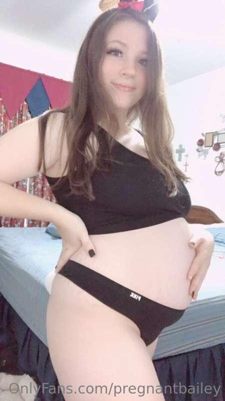 Baby bump at 20 weeks 😊