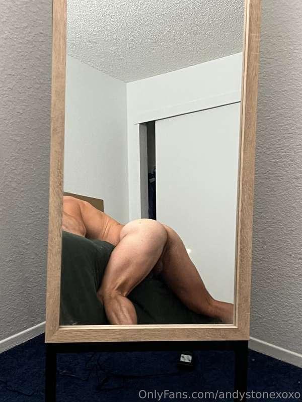 Patiently waiting for my fuck buddy to come over today :) 