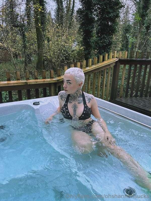Would much rather be in a hot tub today, and not at work 😴