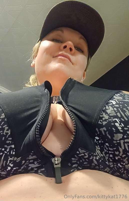 Sports bra hanging on for dear life.... all sweaty time to g..