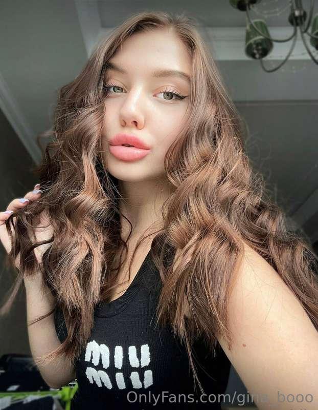 This hot baby @marygoldie 🔥 is waiting for you ❤️ She has am..