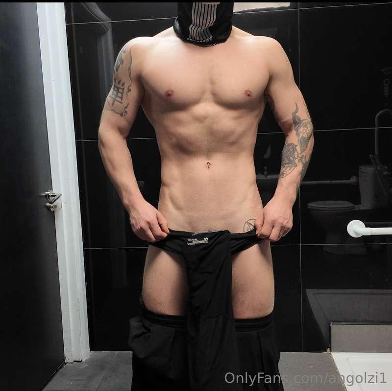 tell me what design of my tattoo do you see there?