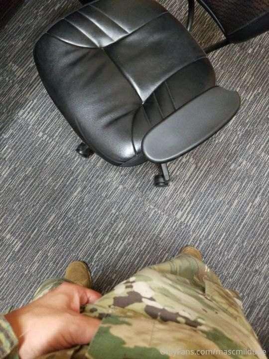 Bulging at work... Do you want to see me walking down the ha..
