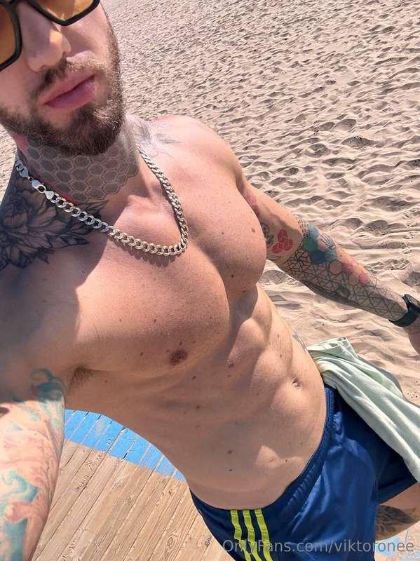 Let's go to the beach?🤗