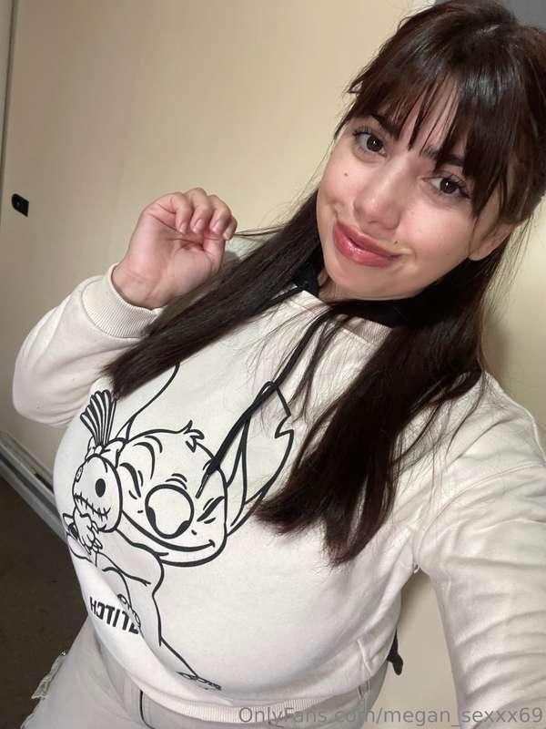 I love my stitch sweatshirt🥰🥰