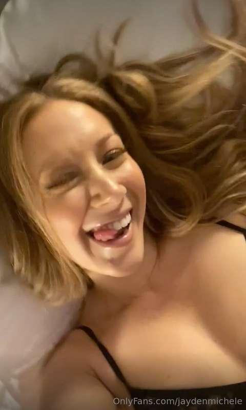 Calling to say goodnight, baby... are you answering??? Ring,..
