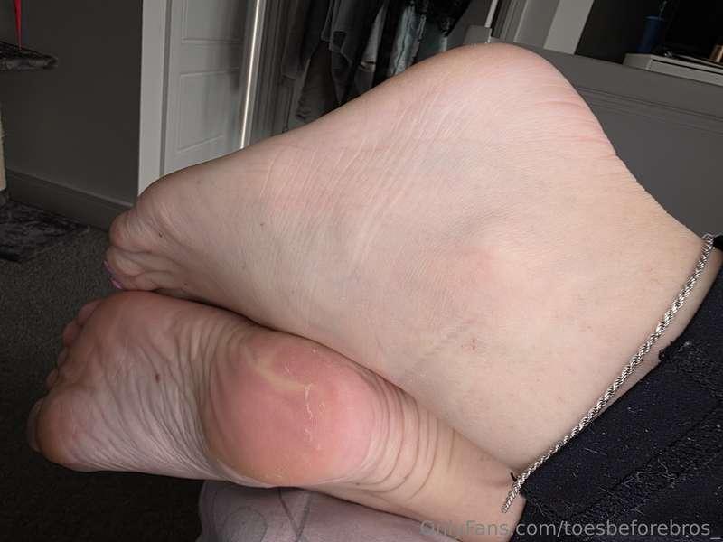 toesbeforebros_ image #20