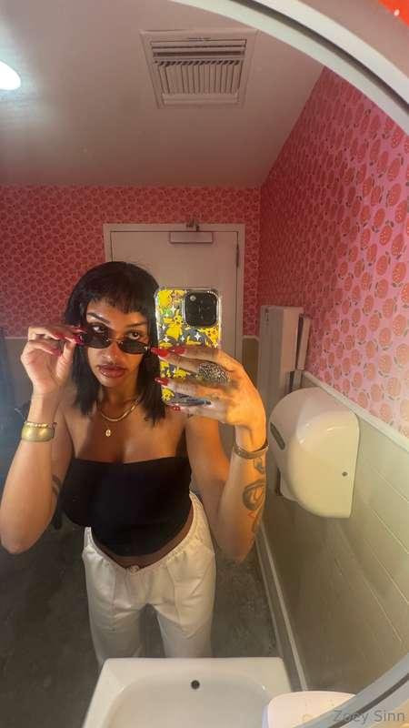 Do you prefer me? 👇🏼