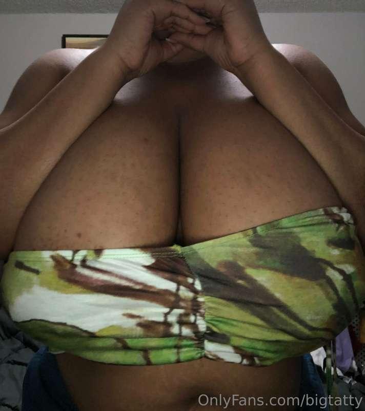 Newest Photoset in your DMs.