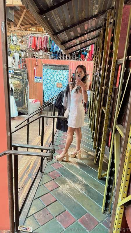 Feeling so fabulous in my plain white dress and heels! I dec..