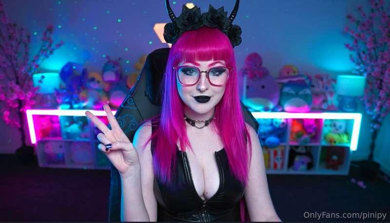 💜LIVE ON TWITCH💜

I'm back from a week-long break and cannot..