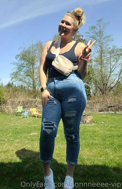 Outfit today running errands 🥰 yes I'm on the fanny pack wag..