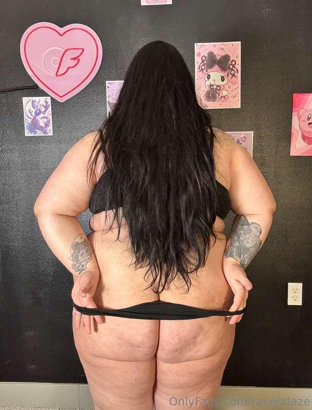 Swipe to take my thong off 😋