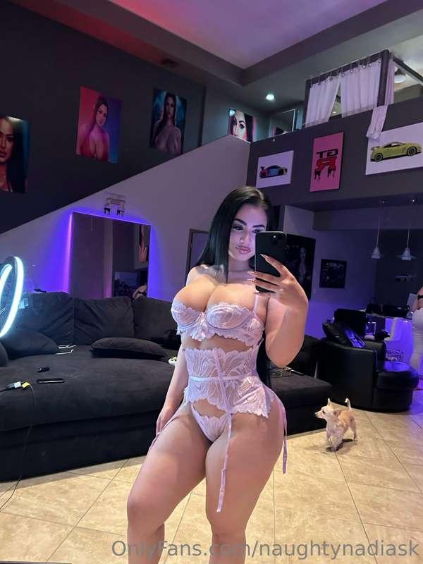 Curves in all the rite places 😘