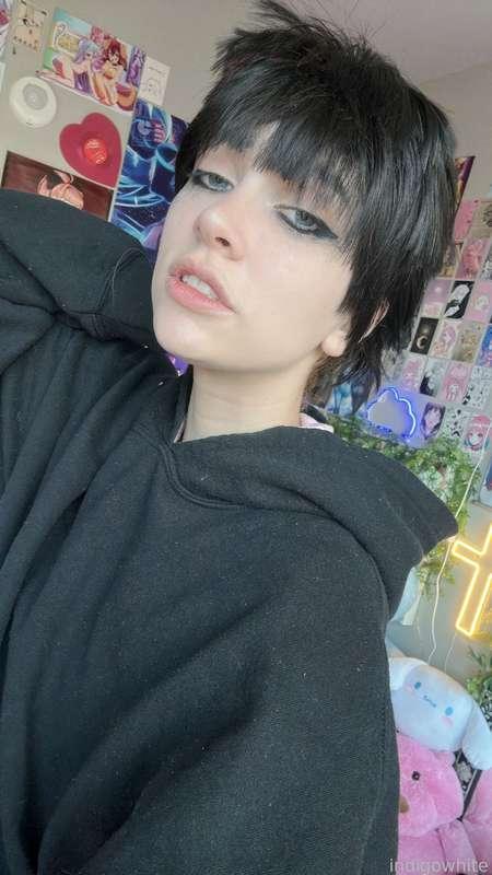 Happy VDay Simps :3 I’ve got a matching goth boy anal vid for you in a bit 🖤