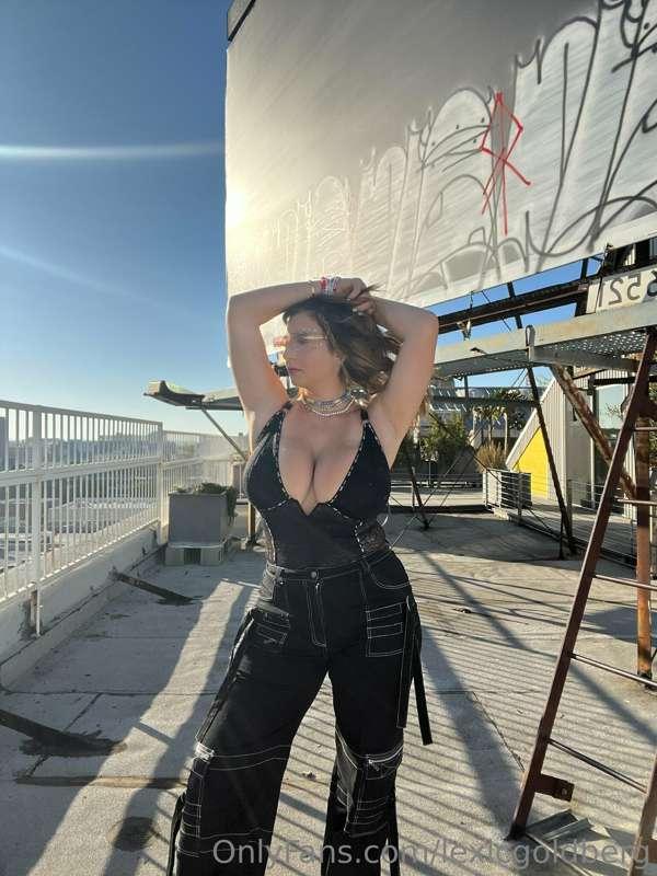 sometimes you just need that fresh air 🖤