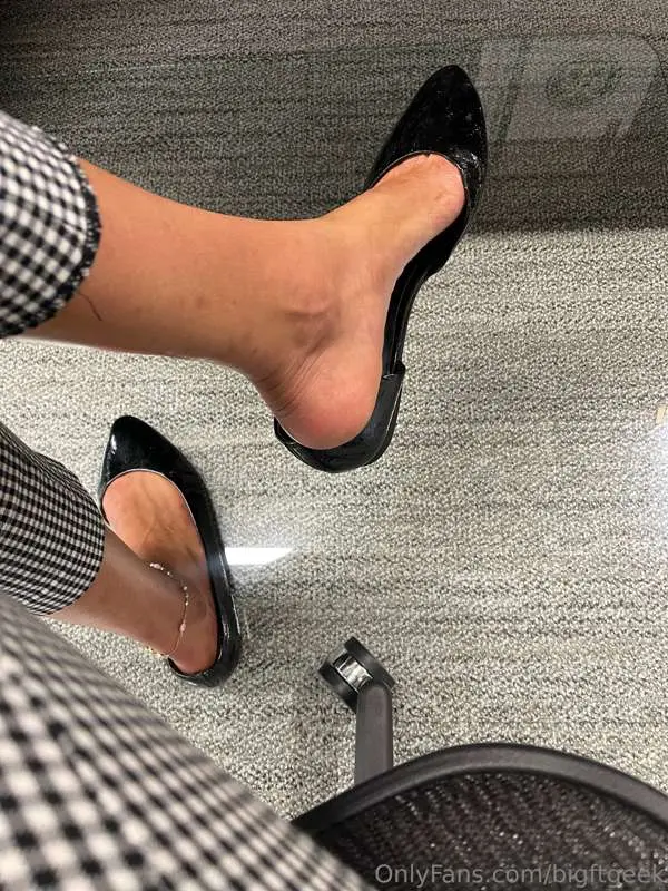 Feet are getting nice and sweaty sitting at my desk all day ..