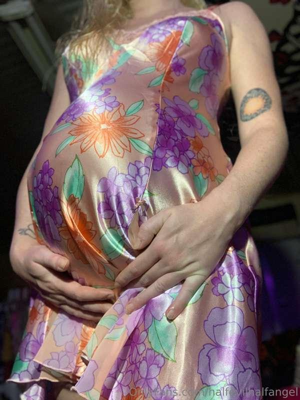 The last few weeks of my bump are so bittersweet. 

Better p..