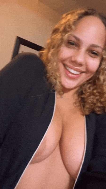 Are you already at work? 💼
I think you need a cum-break don't you? 🫦