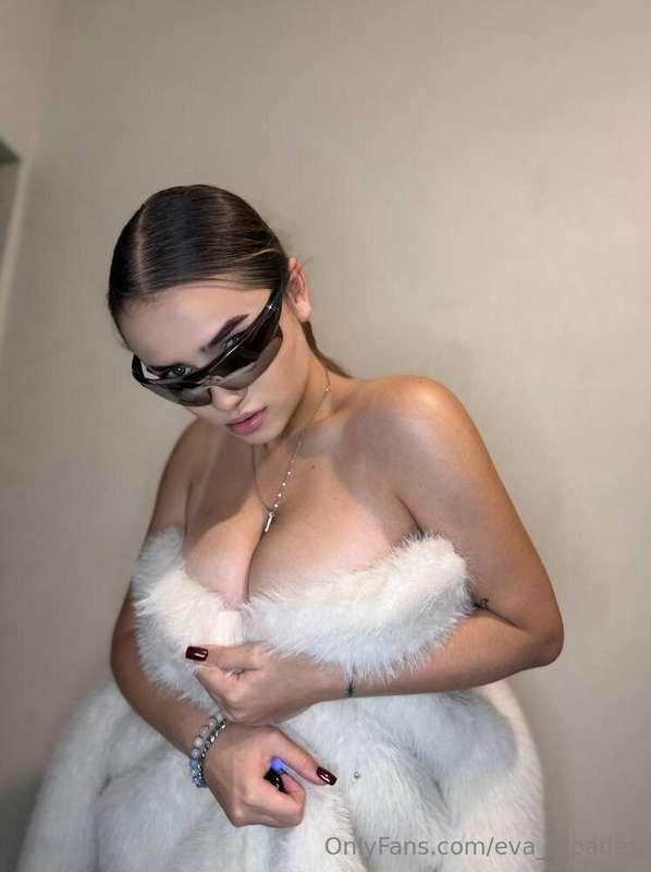 BADASS 18 YO CRAZY NYMPHO @adriana_orlanda 🤤❤️🔥 HOTTIE WITH ..