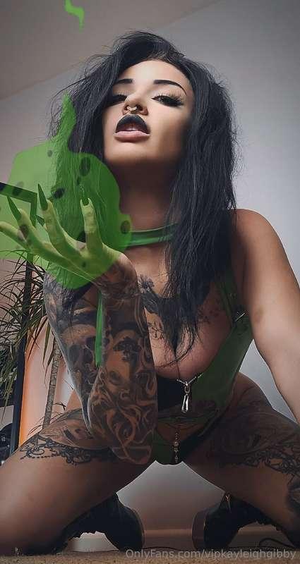 I'll make you do what I want 😈💚
