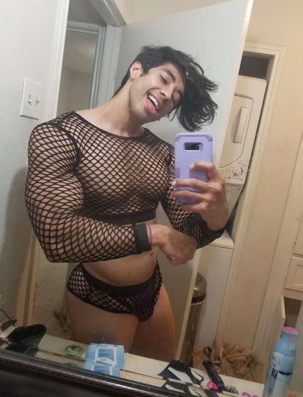 fishnets are sexy af 😍 also which one of y'all are leaking m..