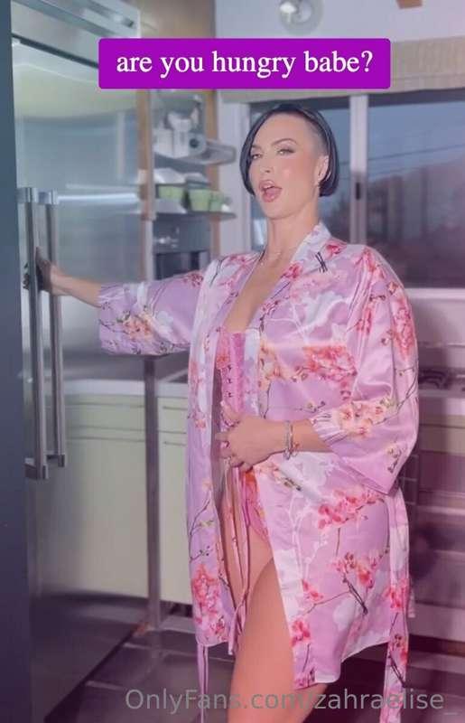 What’s for breakfast? DM me to she sexy pics and photos.