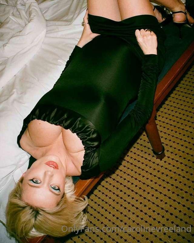 Happy Friday love 😋Check your DM to see the rest of these!