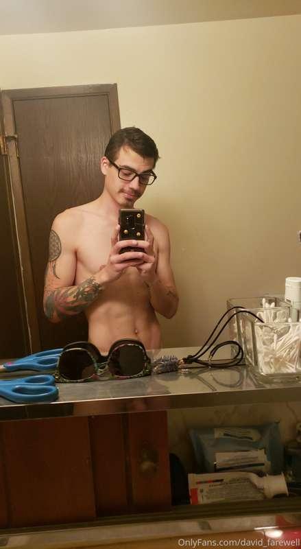 Fresh out of the shower and you know what that means 😏