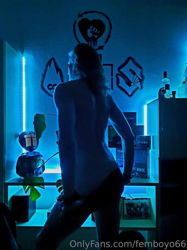 I just love this background and light