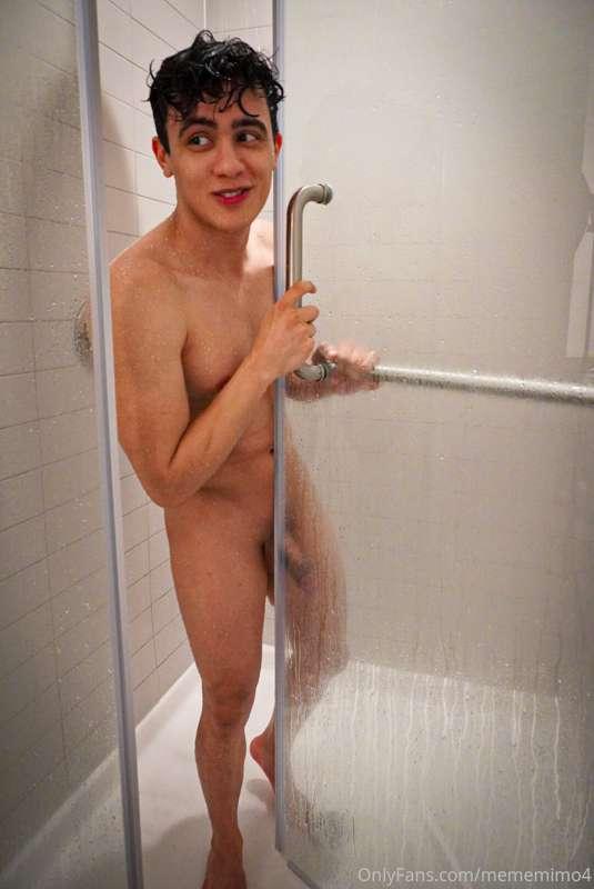 Will you bring me a towel? 