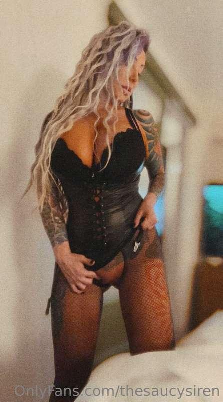 Hopeful romantic with a dirty mind 🖤