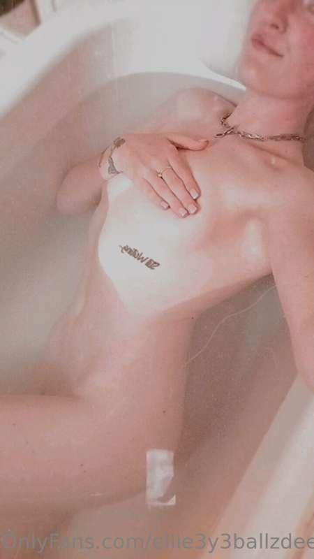 I'm such a dirty girl 😉
Who wants to join me for Bath Time 🧼