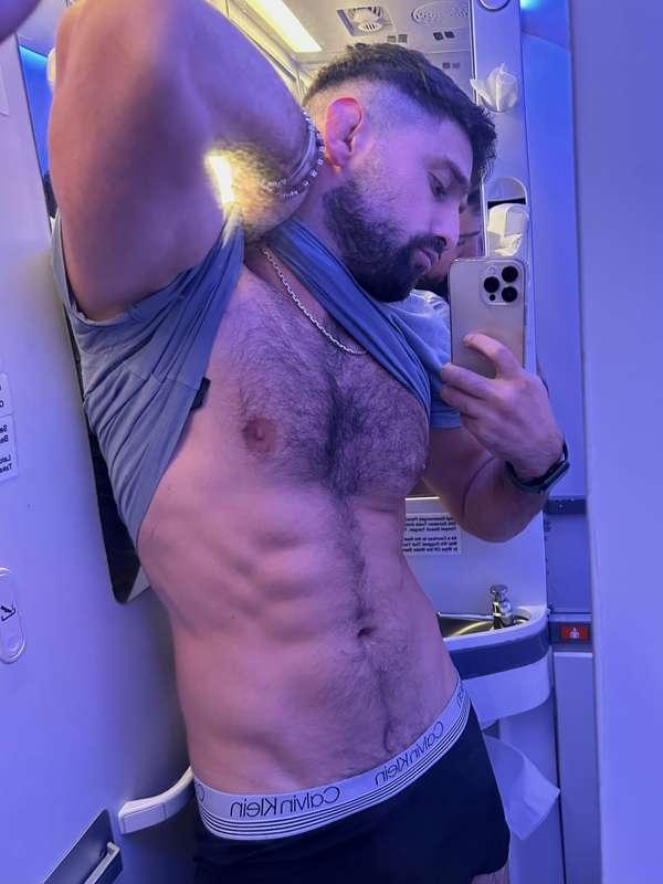 Nice place for naughty pics 😋✈️🤳🏻🚽