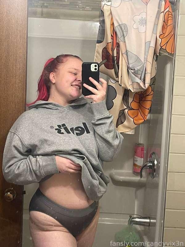I get a whole week of classes to be a slut! How exciting. 
#milf #youngmilf #college #collegestudent #horny #slut #proudslut 