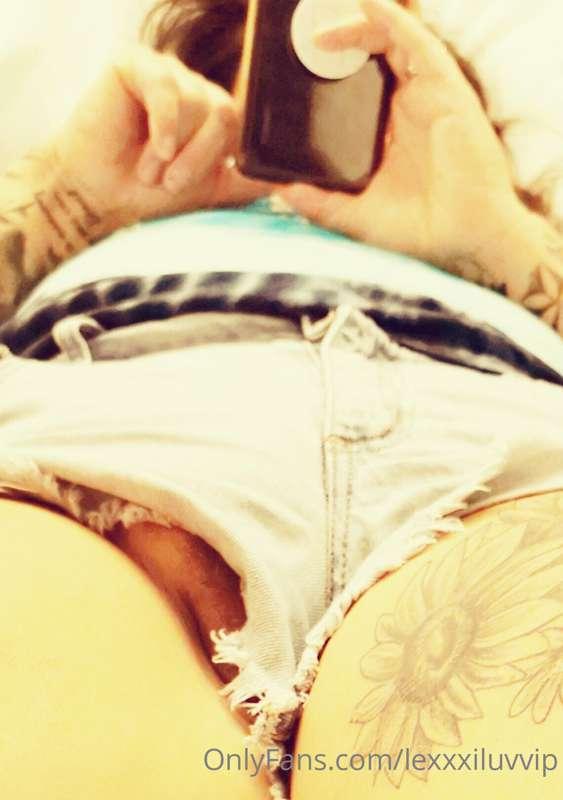 Is this a better view of me going commando? 😜😈