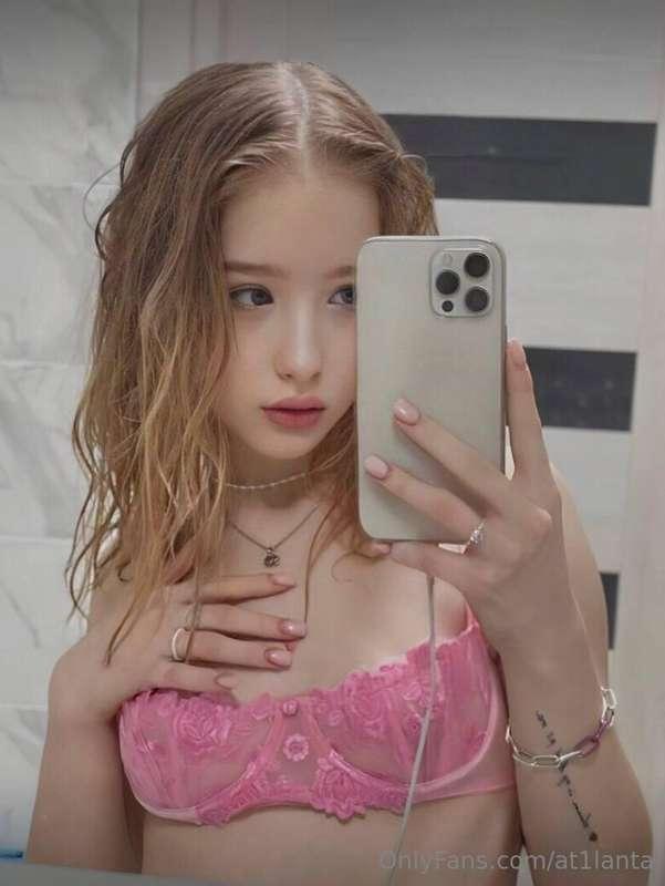 Your home girl 🎀 @polinaaaa 🎀 she is waiting for you for a d..