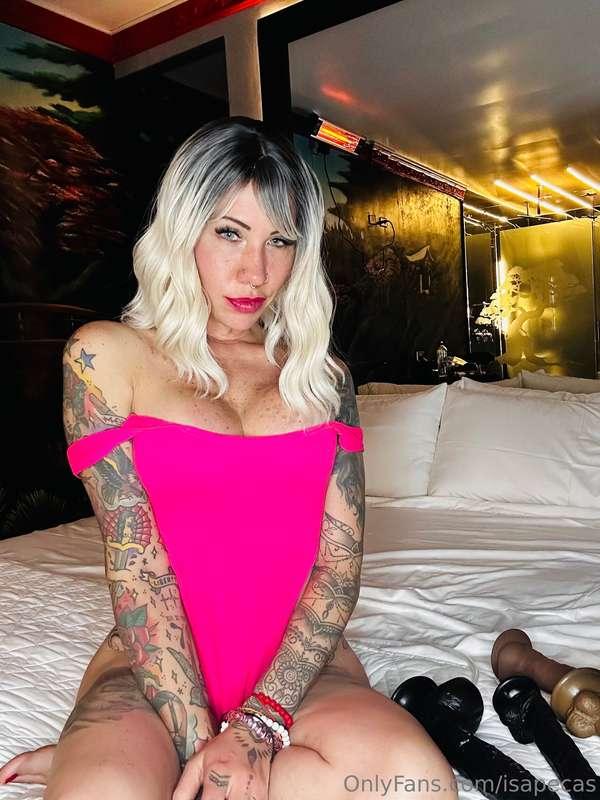 Do you want to see me play with my favorite toys? 🔥🍆🙈🙈🙈