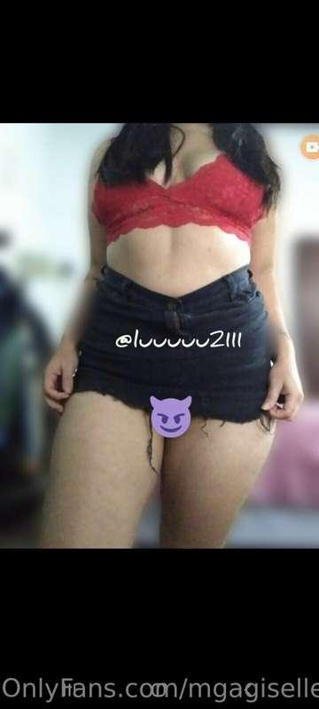 5 free photos or 1 free video to the first 5 who follow me 🤭..